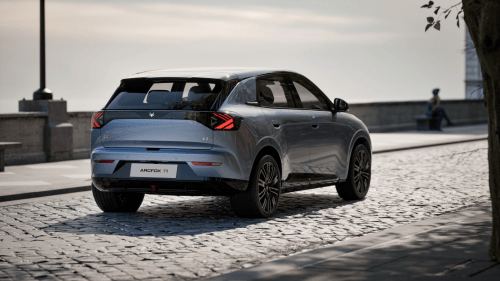 极狐T1诠释露营车空间新玩法开元棋牌234㎡全景天幕！(图2)