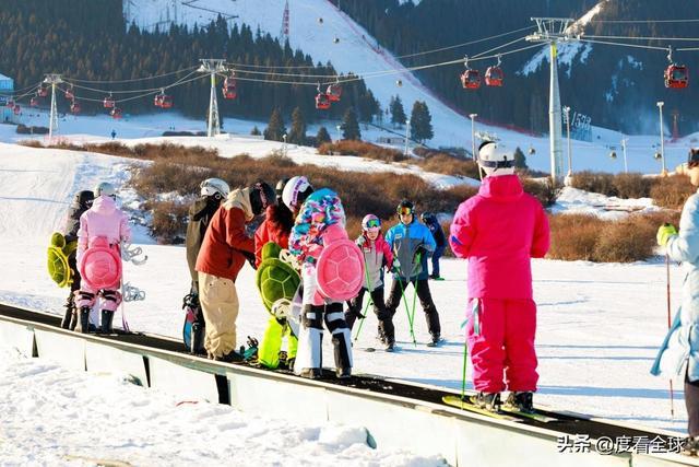 大滑雪场免费玩冰雪狂欢嗨翻全城！开元棋牌乌鲁木齐首个雪假来袭6(图3)