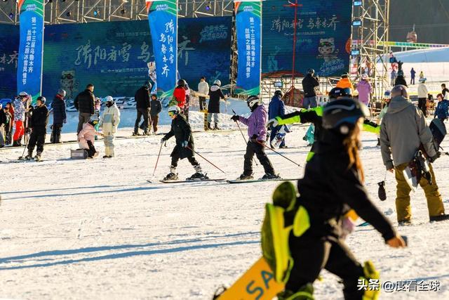 大滑雪场免费玩冰雪狂欢嗨翻全城！开元棋牌乌鲁木齐首个雪假来袭6(图18)