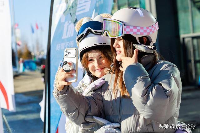 大滑雪场免费玩冰雪狂欢嗨翻全城！开元棋牌乌鲁木齐首个雪假来袭6(图23)